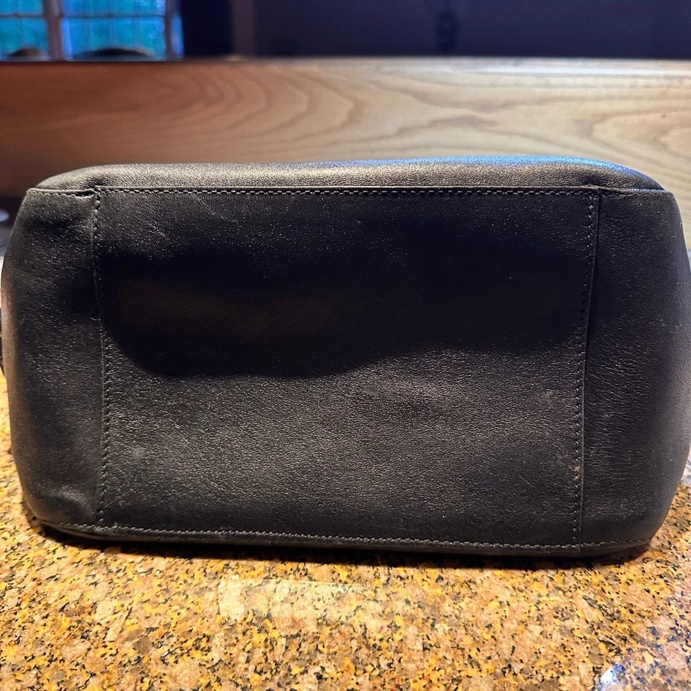 Versace Black Leather Knot-Handle hobo. Shoulder bag